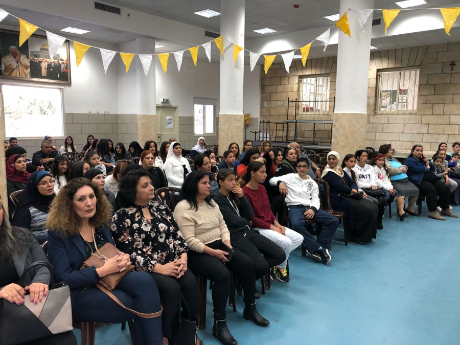 احتفال بيوم الأم والأسرة في مدرسة تراسنطا الثانوية في يافا